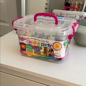 Tie dye kit